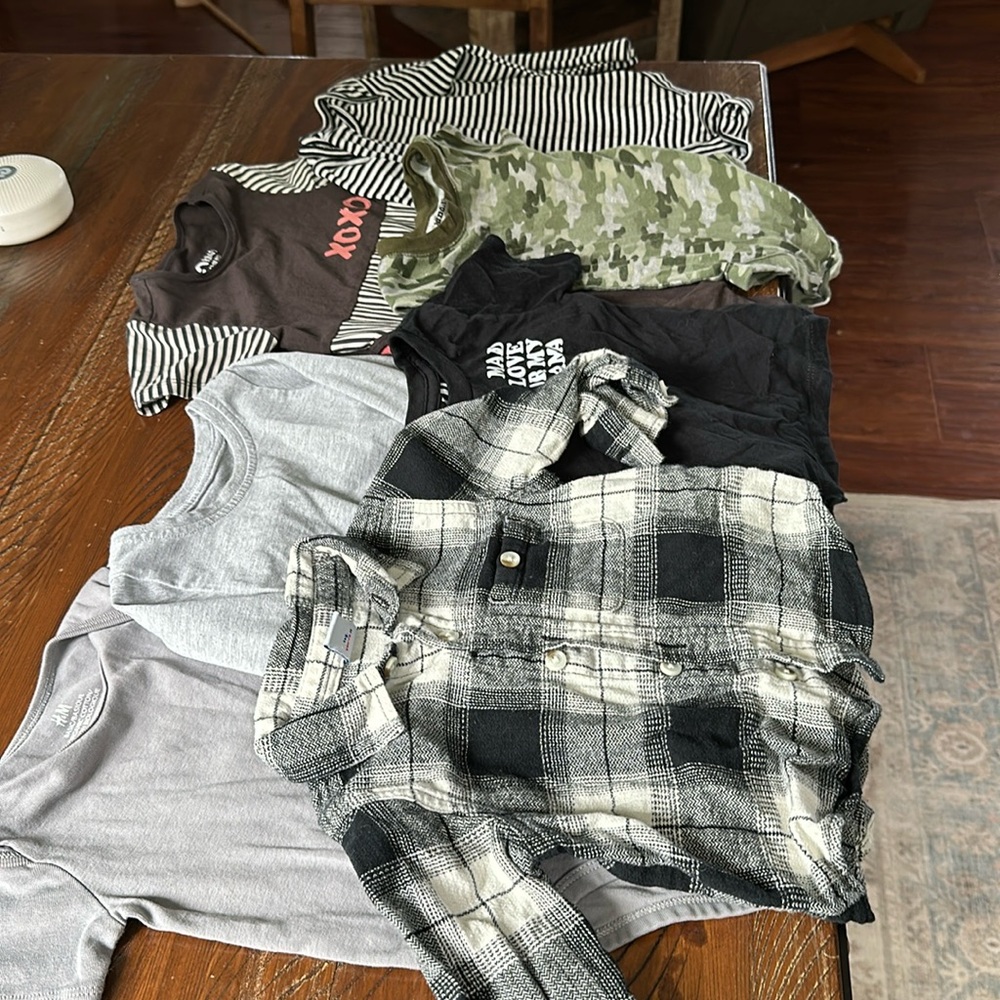 12-18 month lot. Gray shirt is little bipsy.